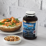 Suplement diety OmegaMarine Premium, bogaty w omega-3 i witaminę D, wspiera zdrowie mózgu oraz odporność.