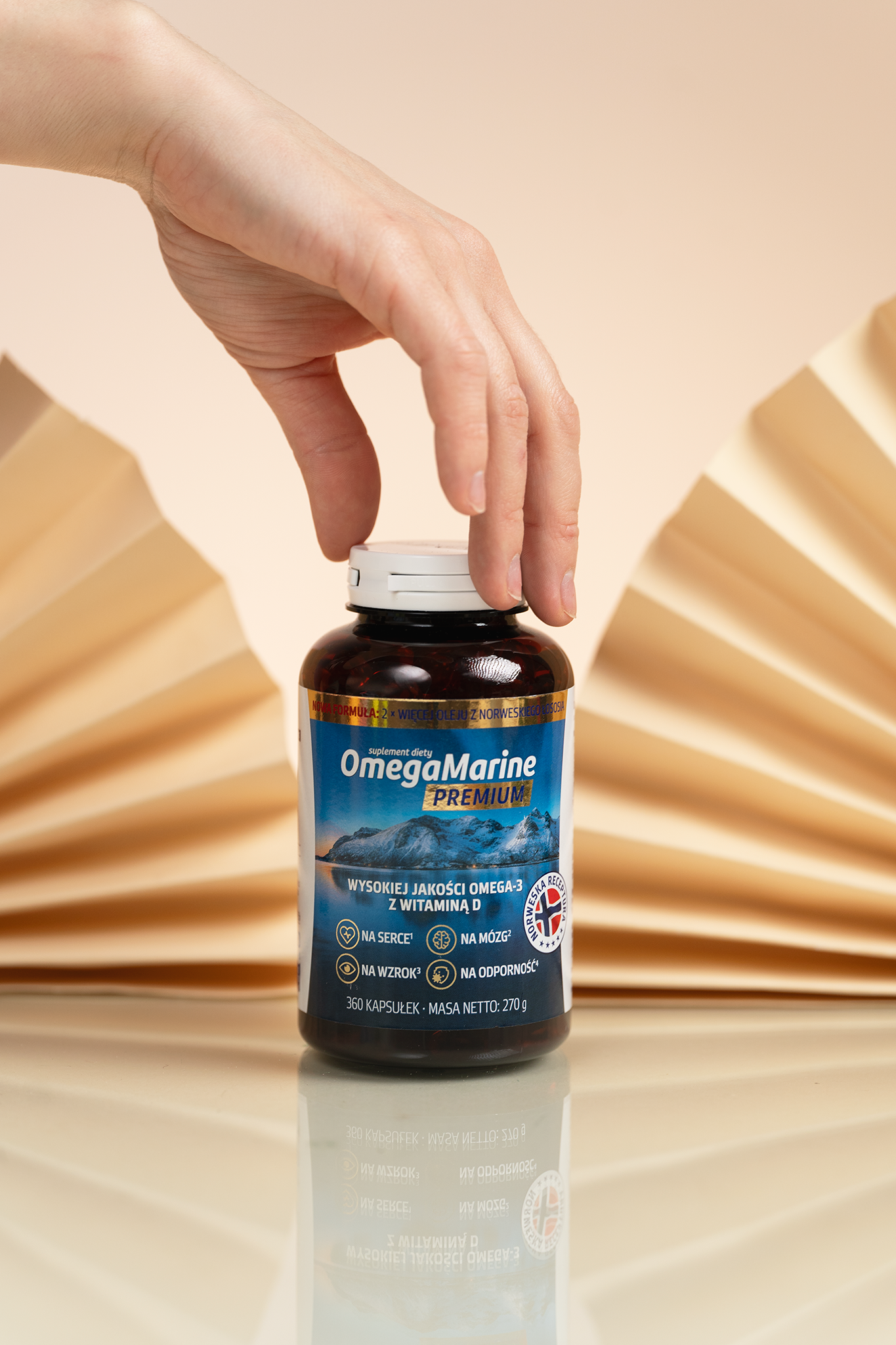 Suplement diety OmegaMarine Premium zawiera wysokiej jakości kwasy omega-3 z witaminą D, wspierając zdrowie serca, mózgu oraz odporność.