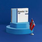 Opakowanie suplementu diety ProstaXin Plus zawierającego 30 tabletek, umieszczone na niebieskiej podstawce z flagą Norwegii.