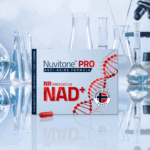 Nuvitone PRO to suplement diety w formie kapsułek, zawierający NR jako prekursor NAD+, wspierający procesy anty-aging.